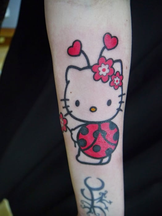 Hình xăm hello kitty ấn tượng