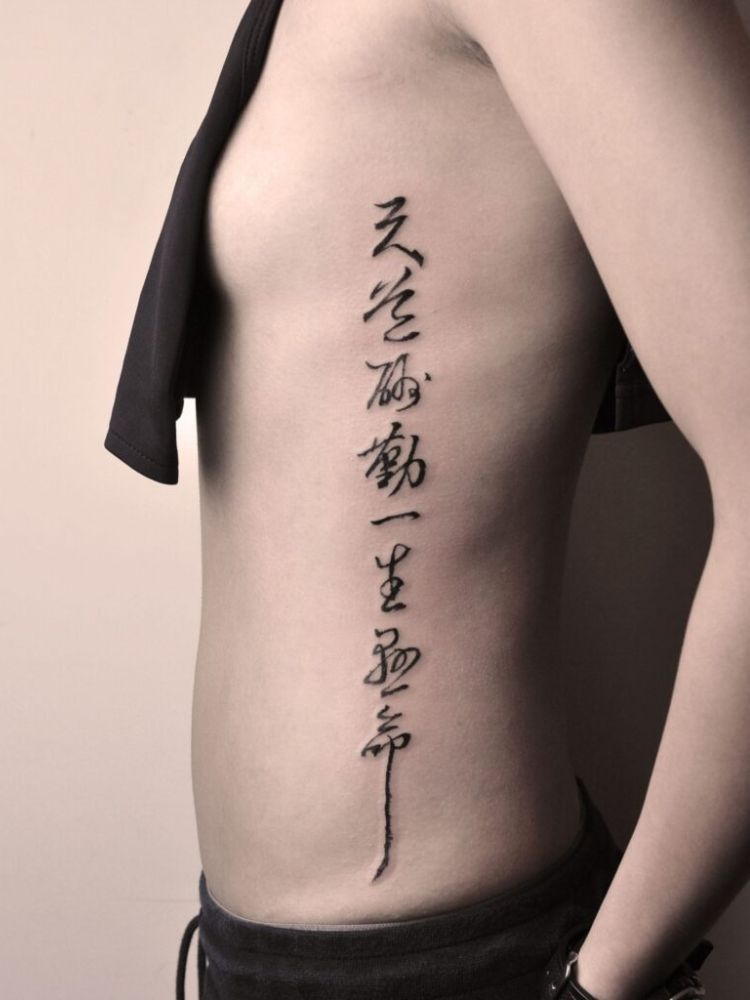 Hình xăm tâm linh tattoo ở eo cho nam thể hiện sự thanh tịnh