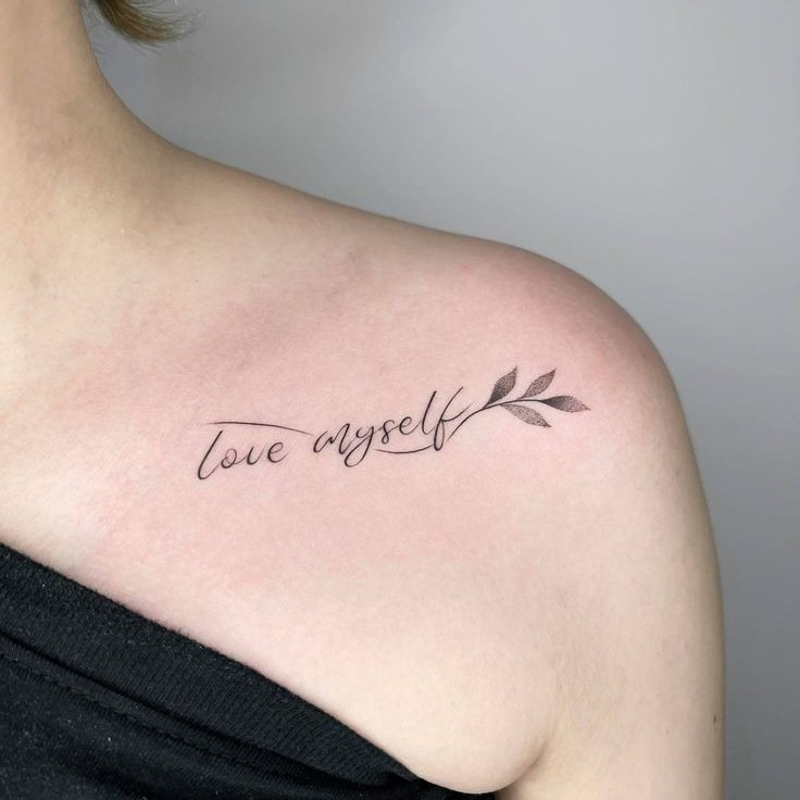 Mẫu xăm đầy lãng mạn với chữ Love Yourself