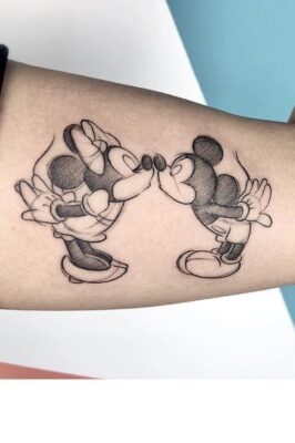 hình xăm chuột mickey couple