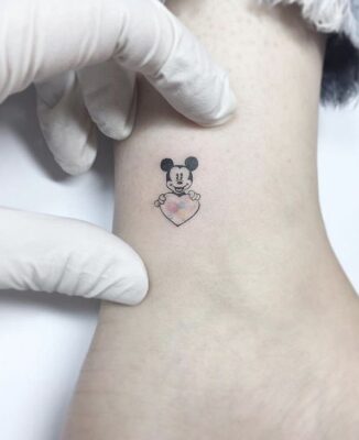 hình xăm chuột mickey love