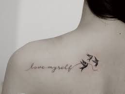 hình xăm love myself đẹp mắt ở lưng