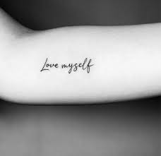 hình xăm love myself ở tay